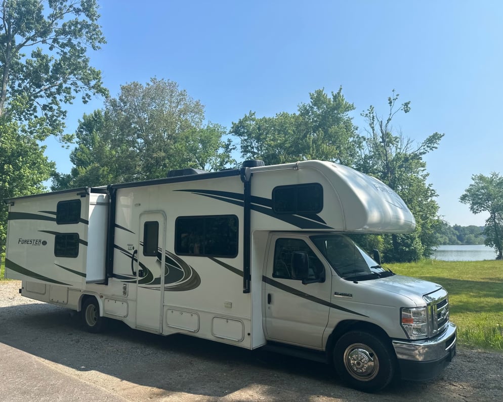 2021 Class C RV for Rent in McEwen, Tennessee