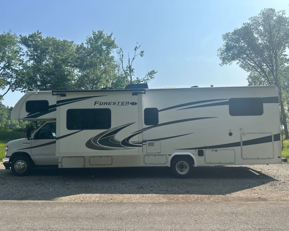 2021 Class C RV for Rent in McEwen, Tennessee
