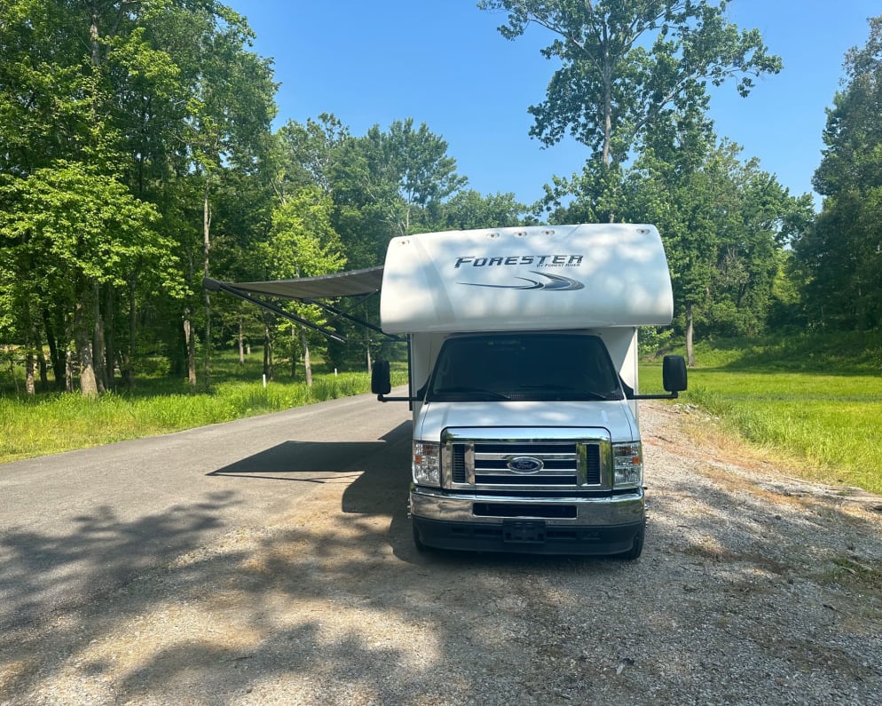 2021 Class C RV for Rent in McEwen, Tennessee