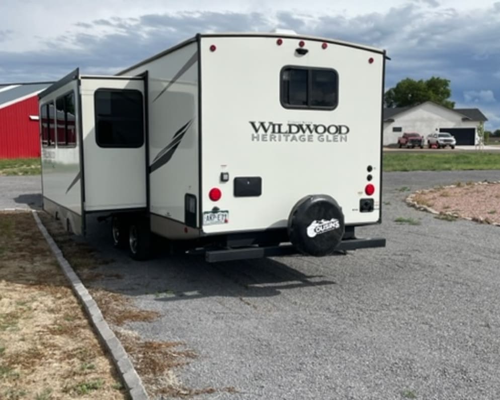 2022 Wildwood Heritage Glen HL  by Forest River for rent in 
