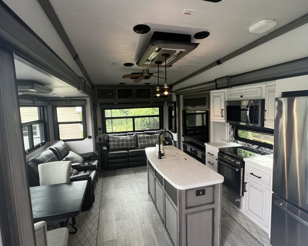 2022 Keystone RV Montana Legacy Edition Fifth Wheel for rent in 08848 New Jersey