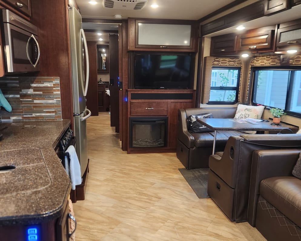 2017 Fleetwood Bounder 36H Class A for rent in Kalispell Montana