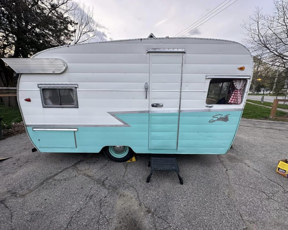 Travel Trailer RV for Rent in Chesaning, Michigan