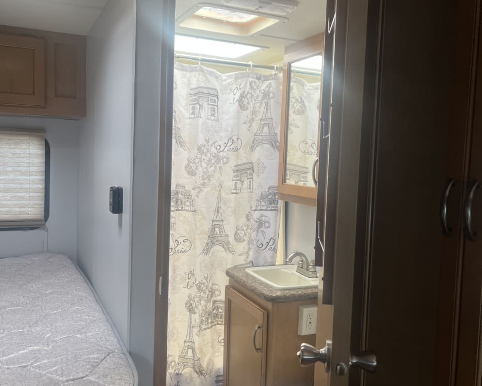 2015 Thor Four Winds Class C for rent in SAN DIEGO California