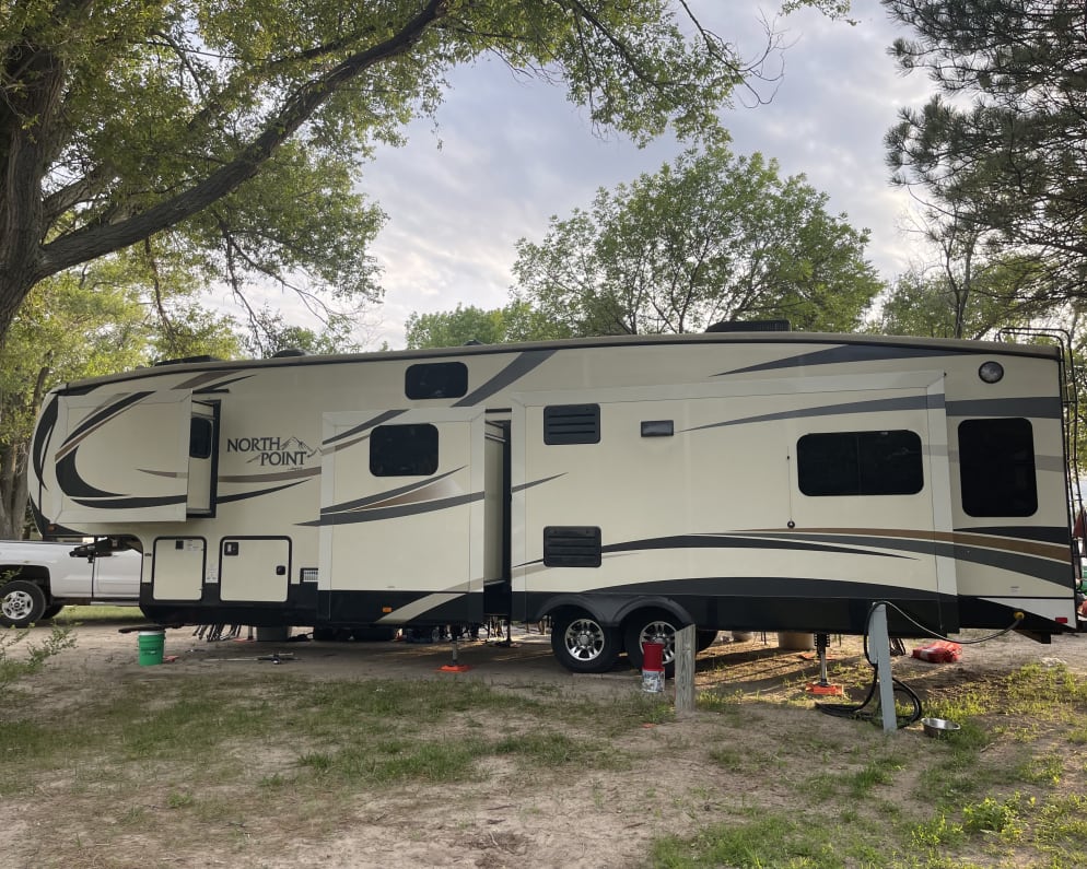 2017 Truck Camper RV for Rent in St. Paul, Nebraska