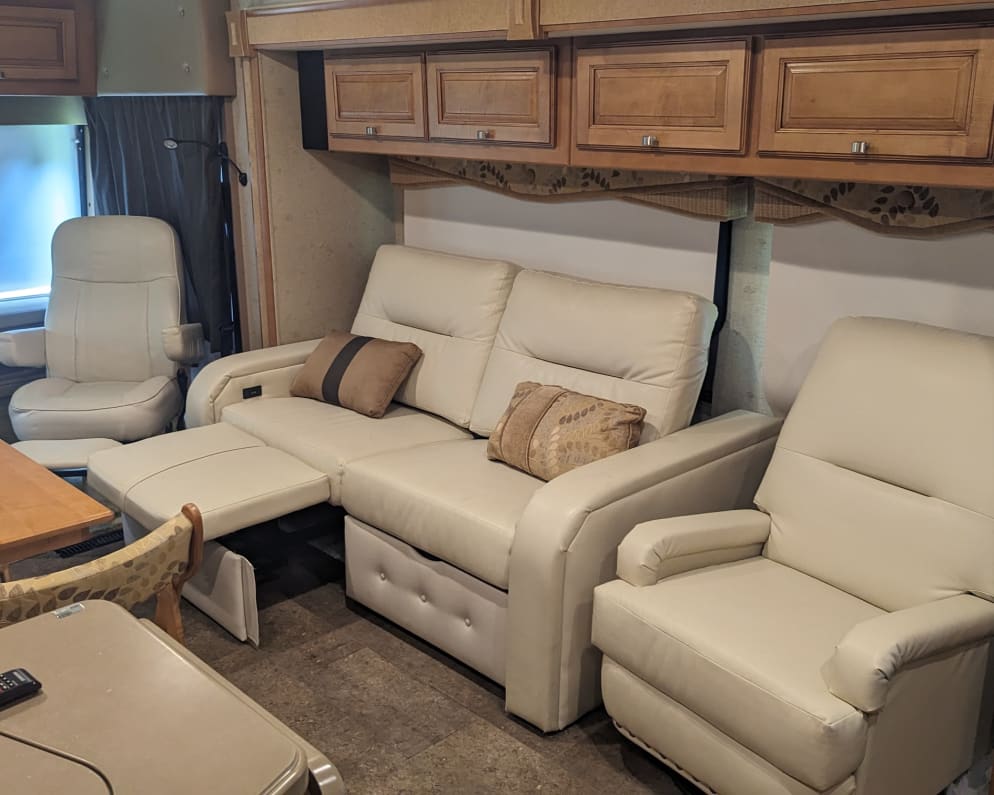 2014 Itasca Sunova Class A for rent in Pfafftown North Carolina