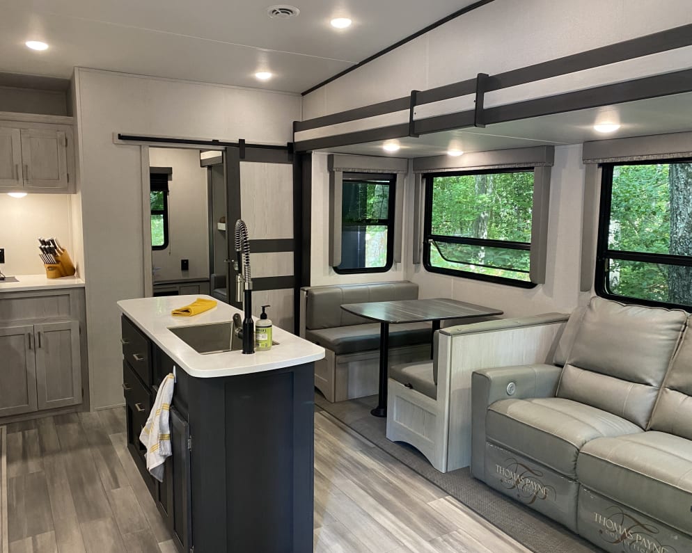 Fifth Wheel RV for Rent in Fredericksburg, Virginia