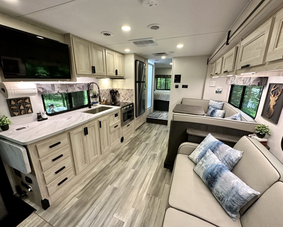Class C RV for Rent in Canton,