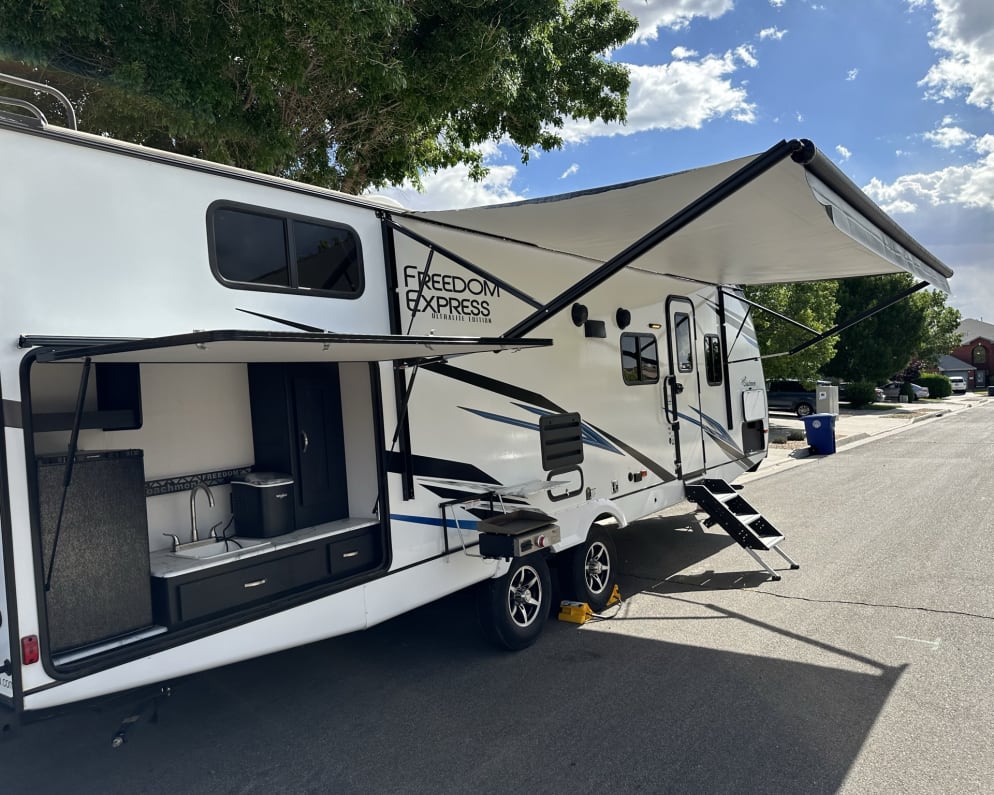 2022 Forest River Coachmen Freedom Express Ultra Lite