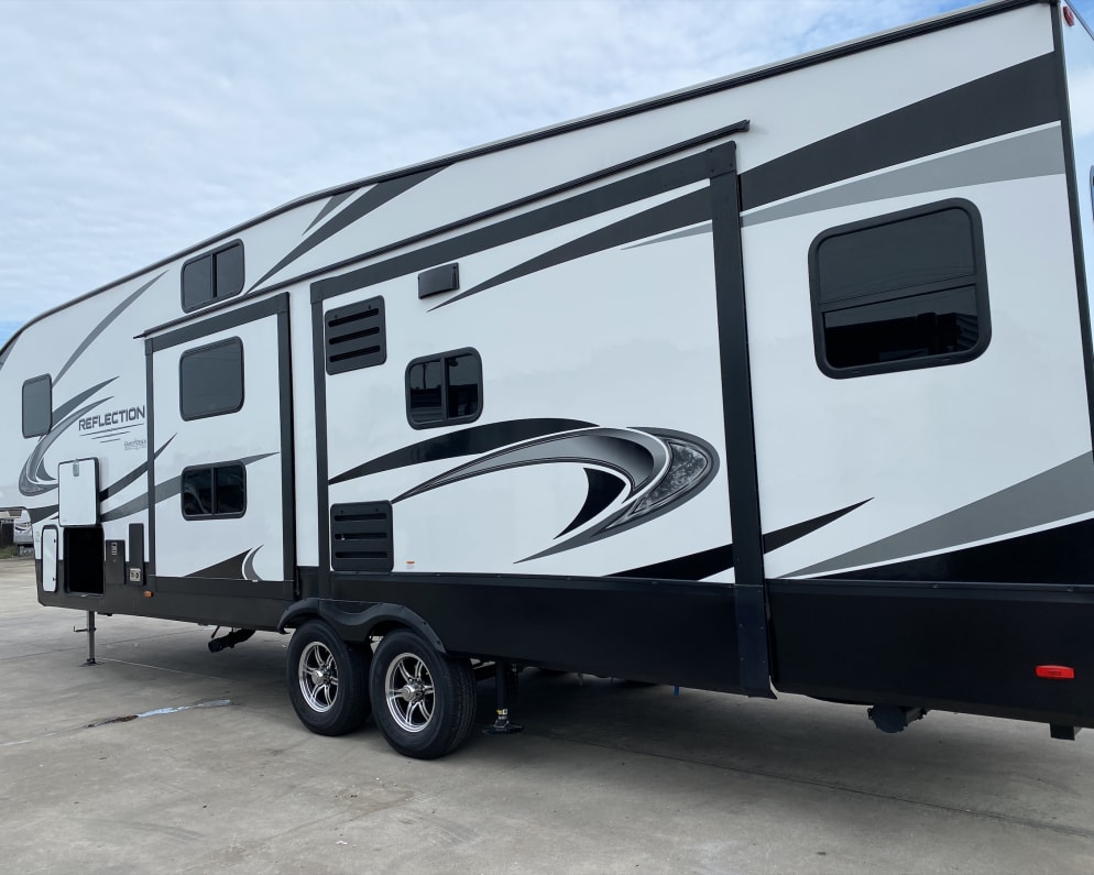 2021 Fifth Wheel RV for Rent in Pharr, TX