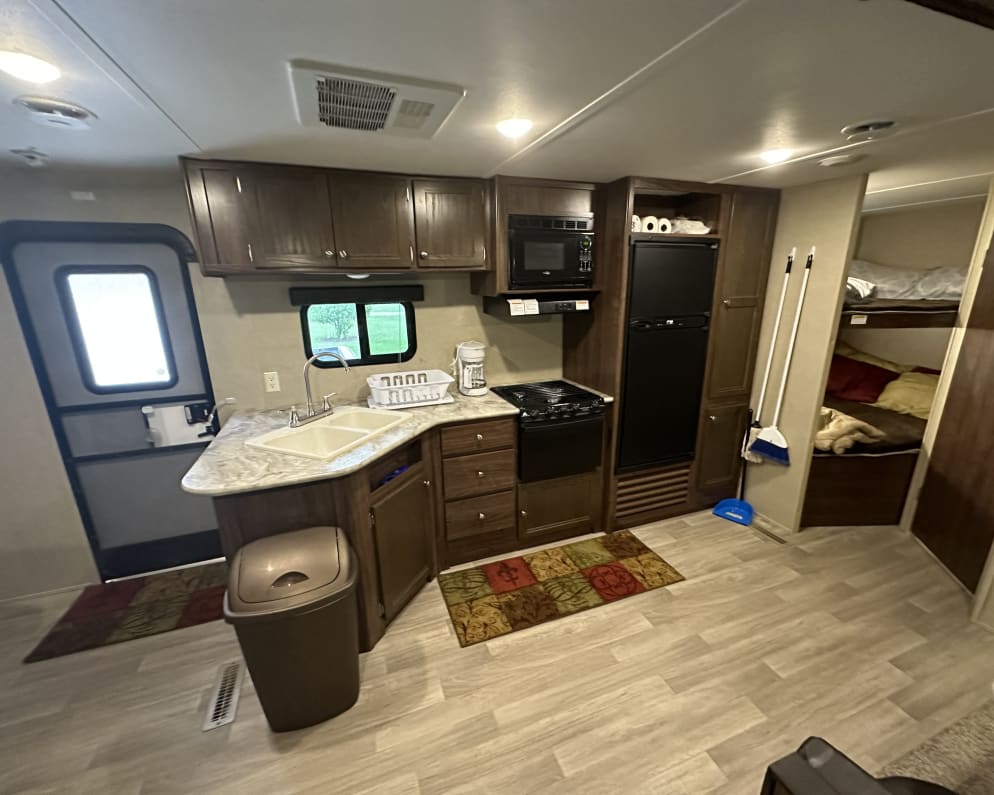 2017 264bh  by Coachmen for rent in 45005
