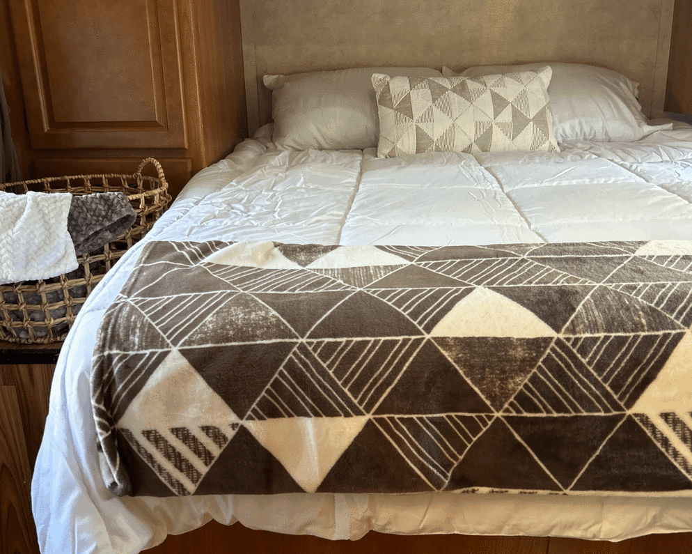 2013 Thor Four Winds available for rent in Glide Oregon