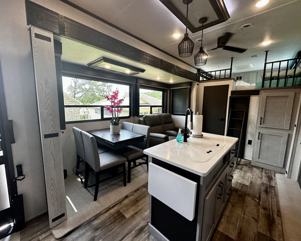 Fifth Wheel RV for Rent in Cabot, Arkansas