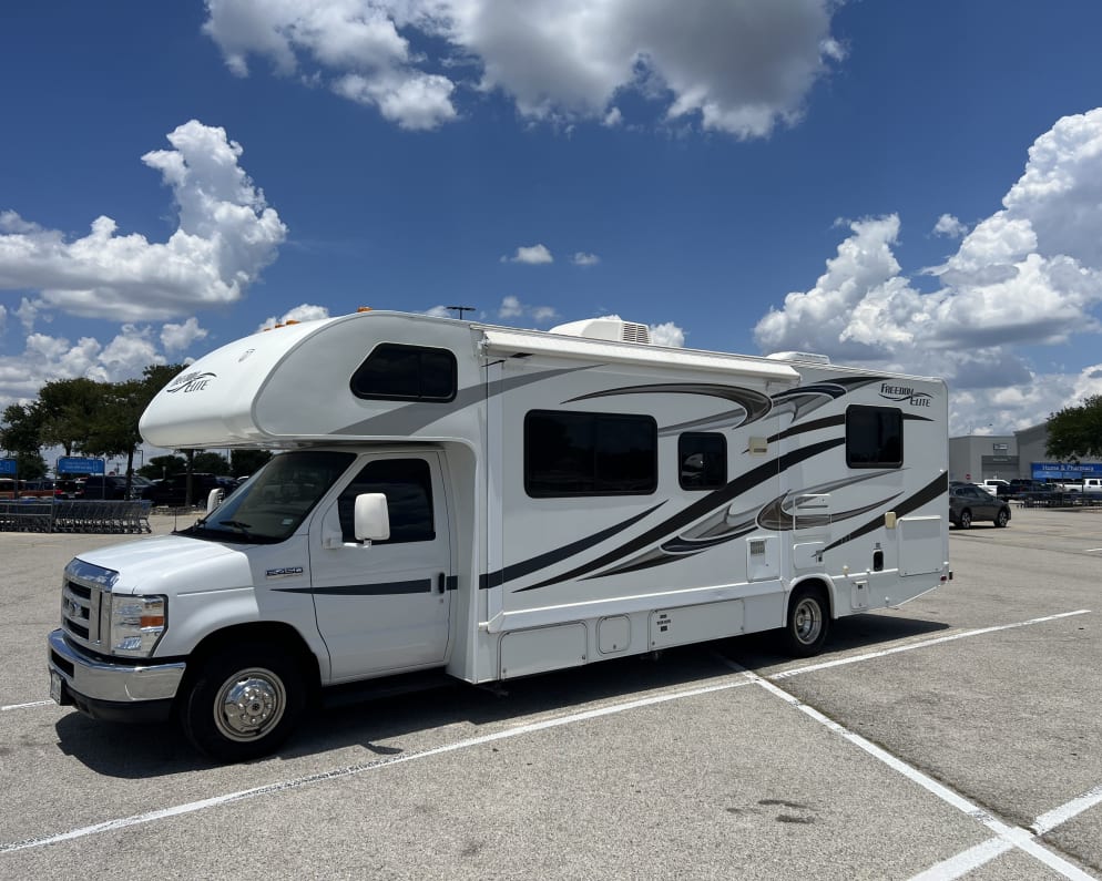 2013 Class C RV for Rent in Fort Worth, Texas