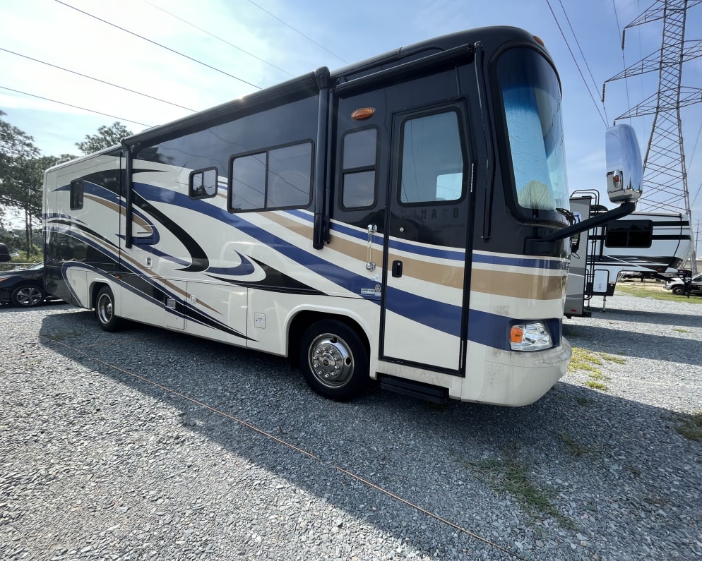 2009 Class A RV for Rent in Hope Mills, North Carolina