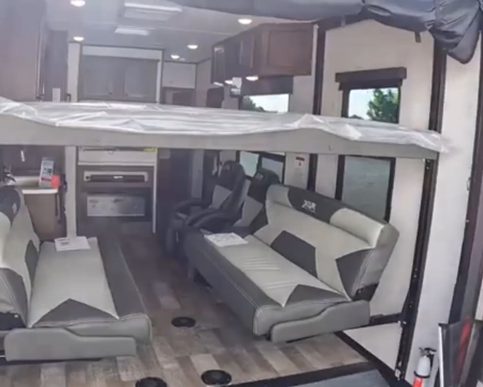 2022 Toy Hauler RV for Rent in CHAPMAN, Kansas