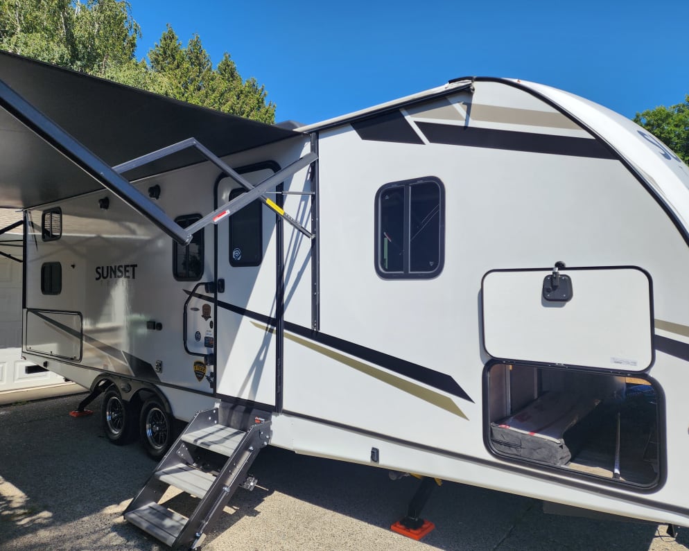 2022 Sunset Trail Super Lite  by Crossroads RV for rent in V2S6E9