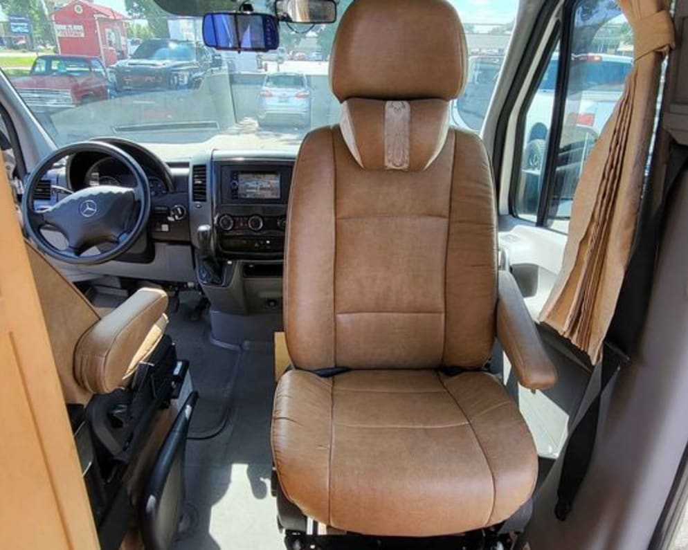 2013 AS NEW SPRINTER 4 BERTH DISCOVERY AUTO TURBO DIESEL  by Mercedes for rent in 83713