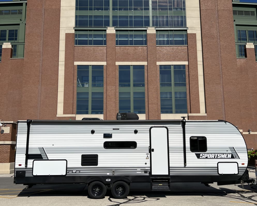 A minutes walk to Lambeau! Book this unit for the next packers home game. 