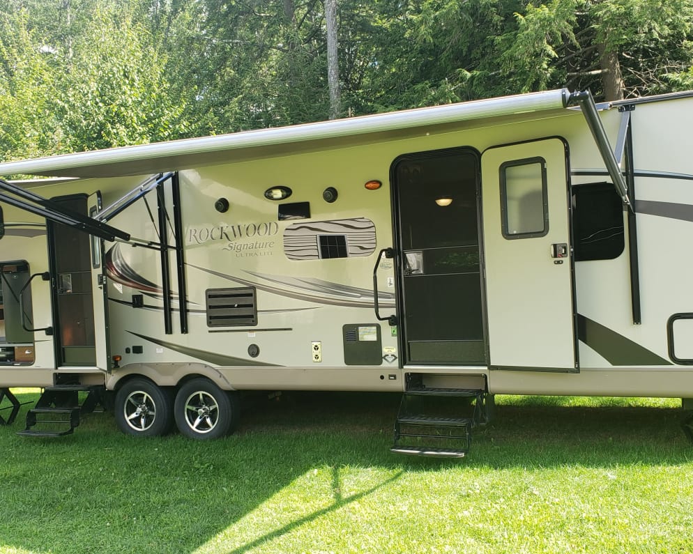 2016 Forest River Rockwood Signature Ultra Lite