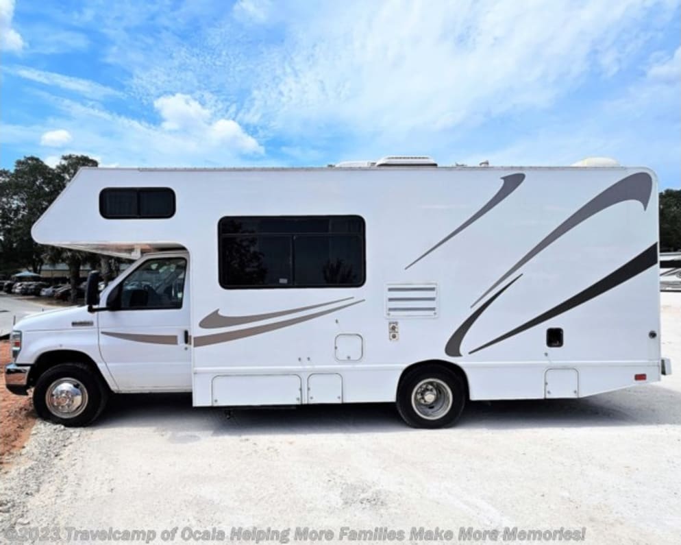 2015 Thor Motor Coach Four Winds Majestic available for rent in Reno Nevada