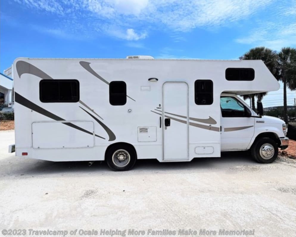 2015 Thor Motor Coach Four Winds Majestic Class C for rent in Reno Nevada