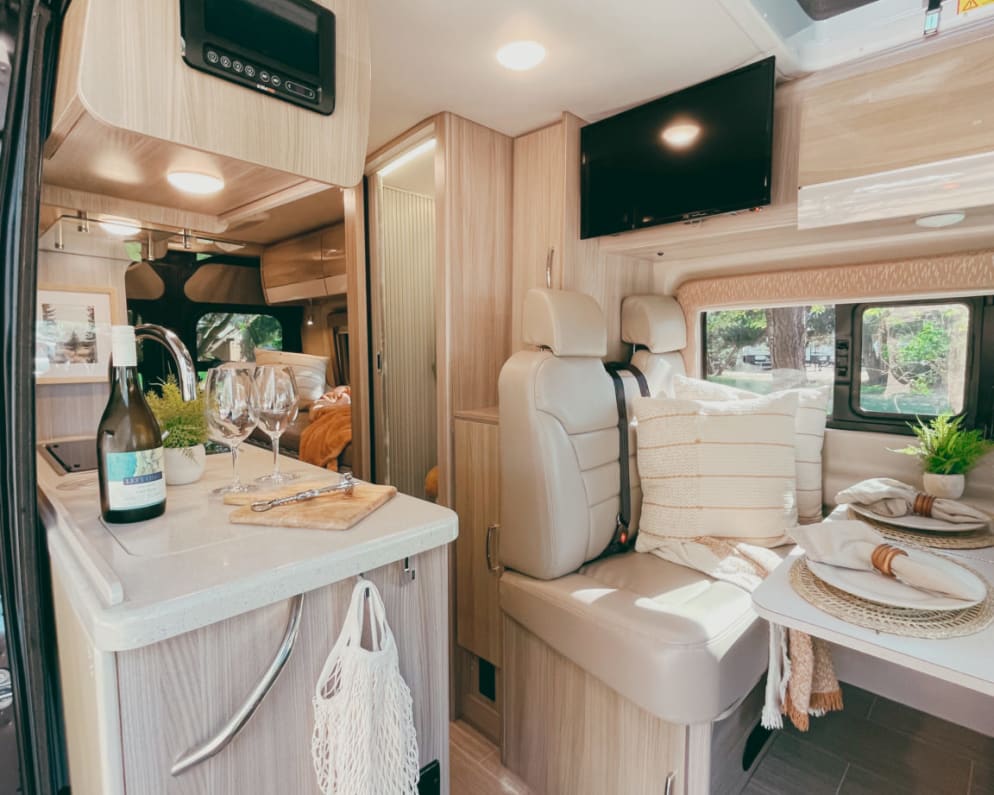 Class B RV for Rent in Salem, Oregon