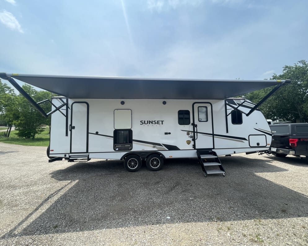 Double entry with stairs on both sides. Large awning and grilling area with mini fridge.