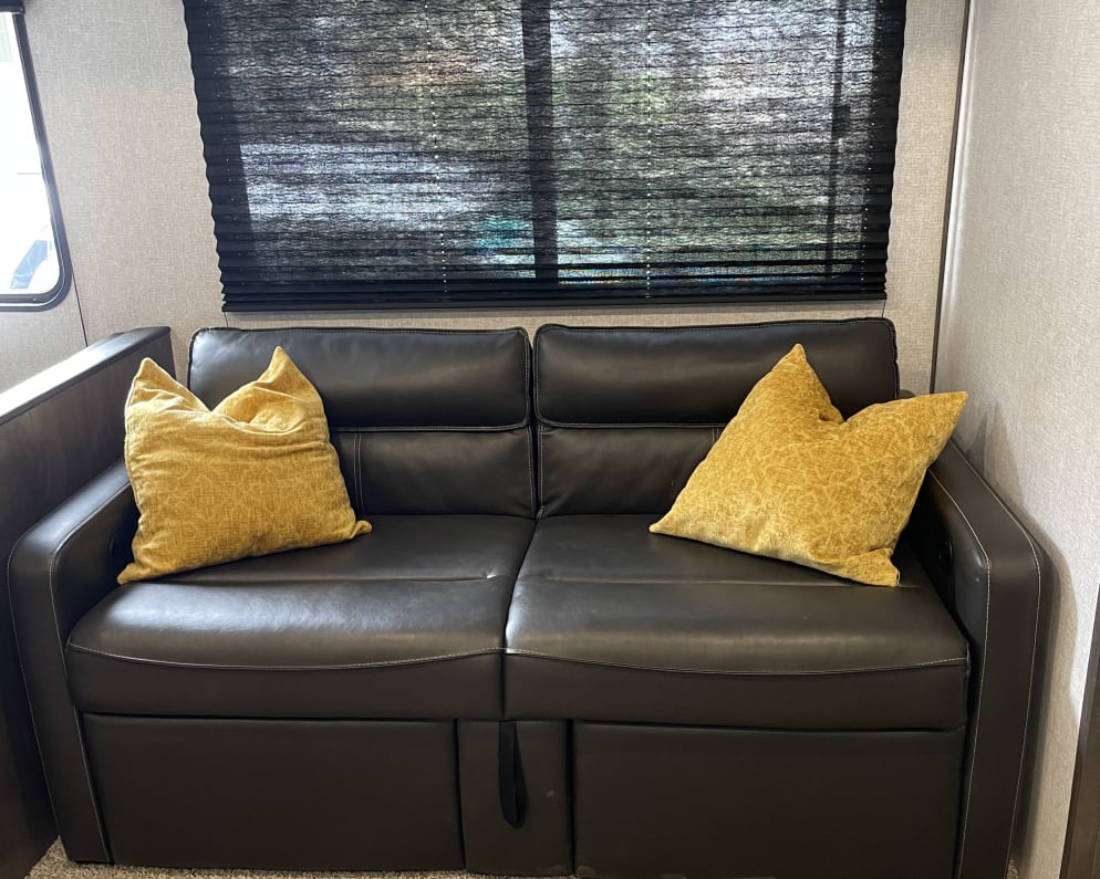 2021 Dutchmen Coleman Lantern Travel Trailer for rent in Red Bluff California