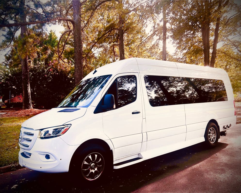 2022 Ultimate Toys Coach- Midwest Automotive Daycruiser D6 available for rent in Greer South Carolina