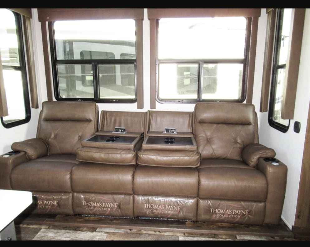 2021 Keystone RV Fuzion Toy Hauler Fifth Wheel for rent in Earp California