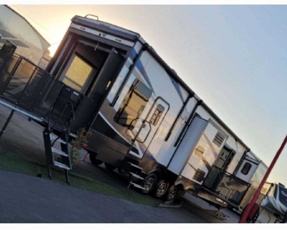 2021 Keystone RV Fuzion Toy Hauler