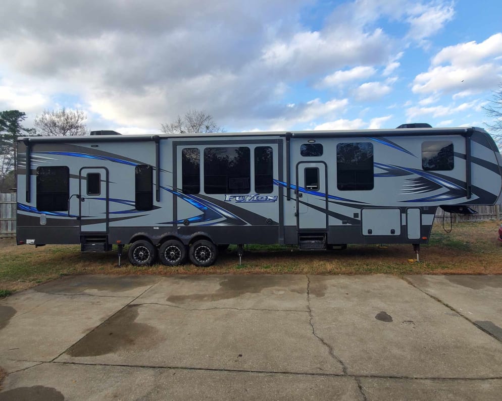 2016 Keystone RV Fuzion Toy Hauler Travel Trailer for rent in Dalzell South Carolina
