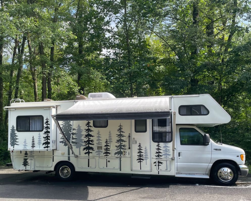 2001 Class C RV for Rent in E Greenville, Pennsylvania - RVUSA.com
