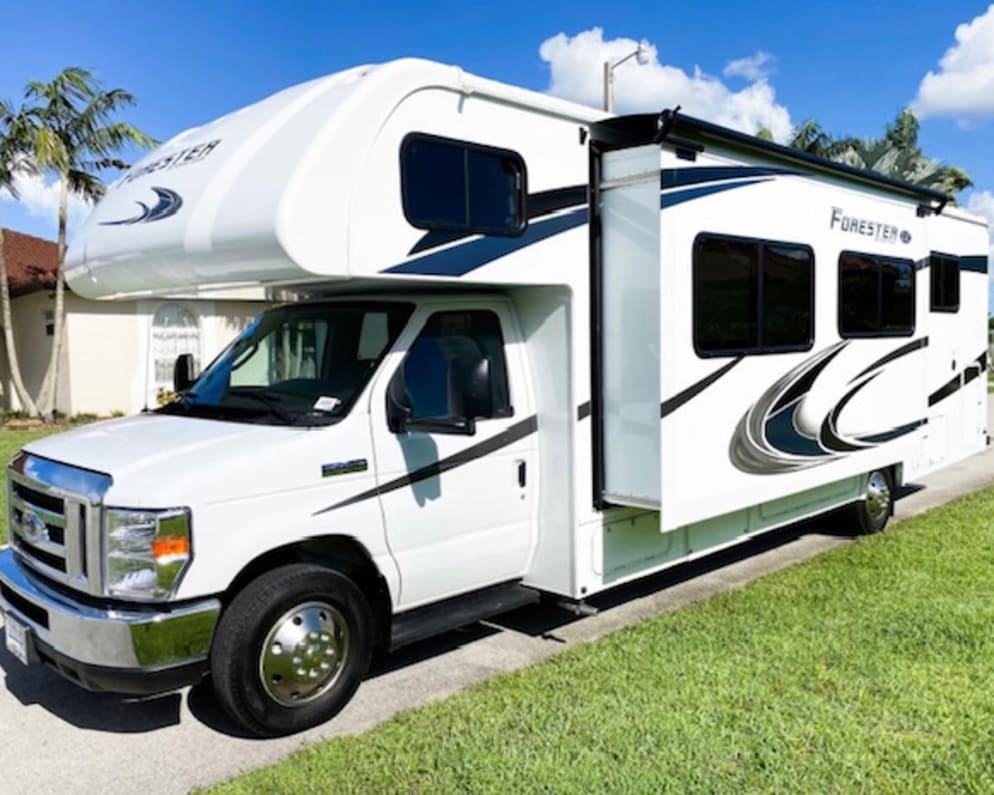 31&#39; Class C Motorhome with Slide Out 