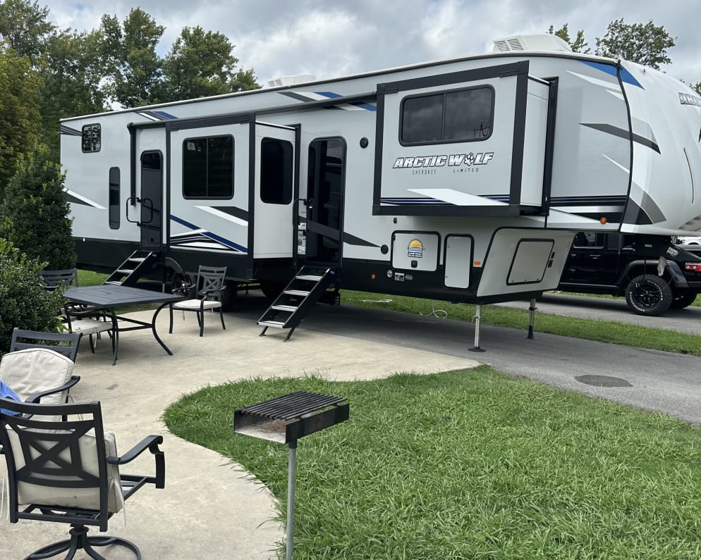 2022 Fifth Wheel RV for Rent in KY