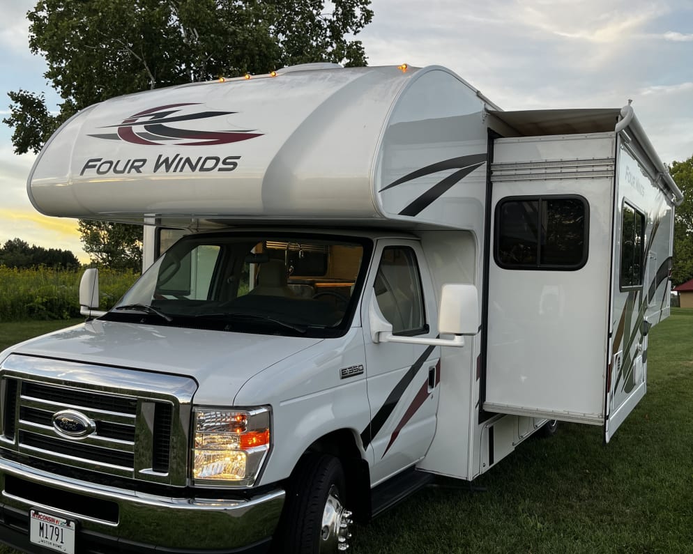 2022 Thor Four Winds Class C for rent in Verona Wisconsin