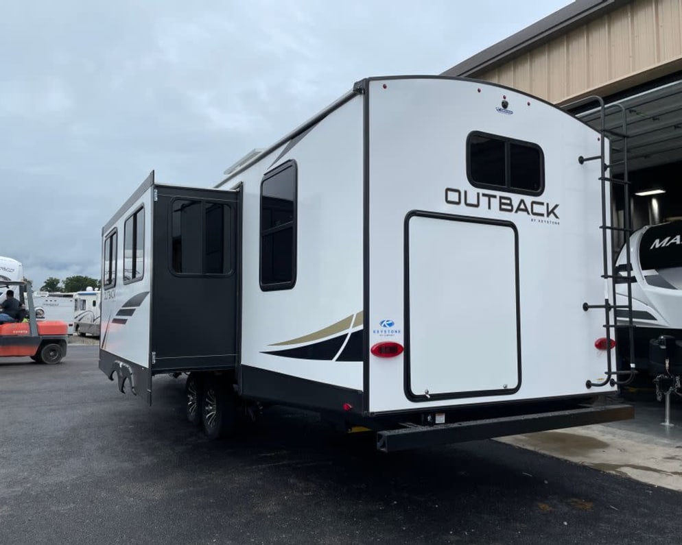 2022 Keystone RV Outback Ultra-Lite Travel Trailer for rent in Granville Ohio