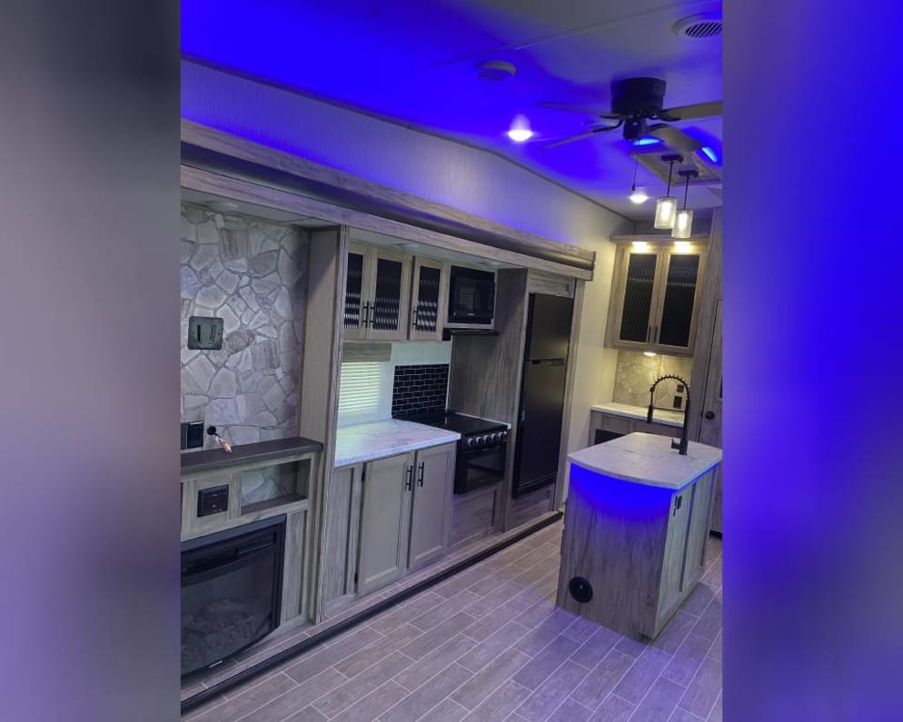 2021 Forest River Cherokee Arctic Wolf Fifth Wheel for rent in Wesley Chapel Florida