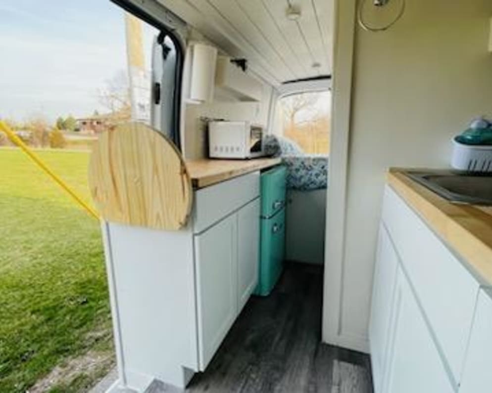 2016 Class B RV for Rent in Mukwonago, Wisconsin
