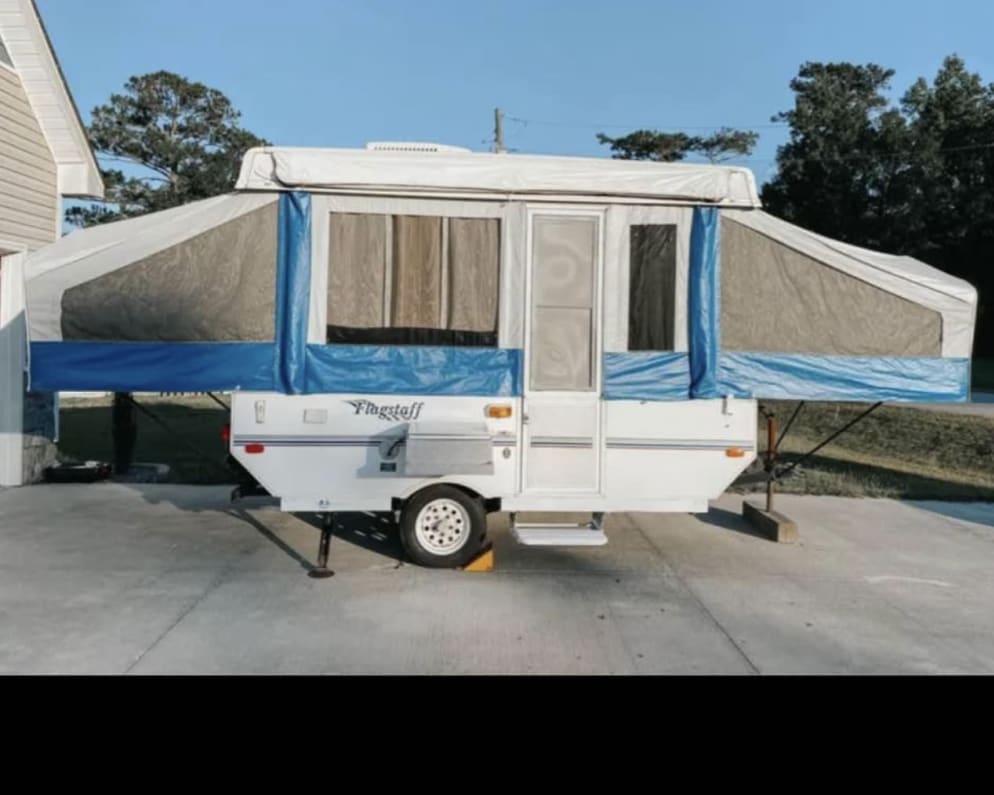 2004 Popup Trailer RV for Rent in Jacksonville, North Carolina
