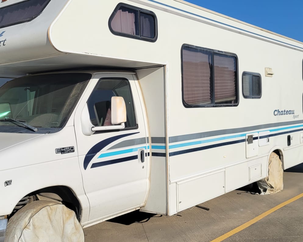 1999 Class B RV for Rent in Rialto, California