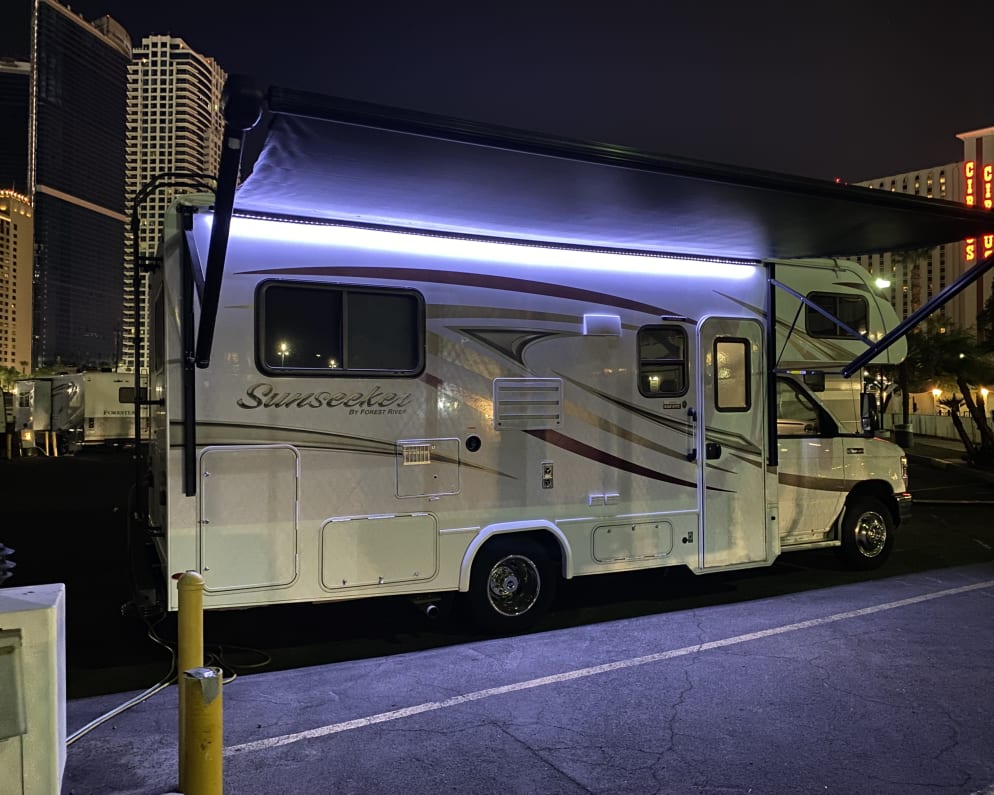 2017 Class C RV for Rent in Wittmann, Arizona