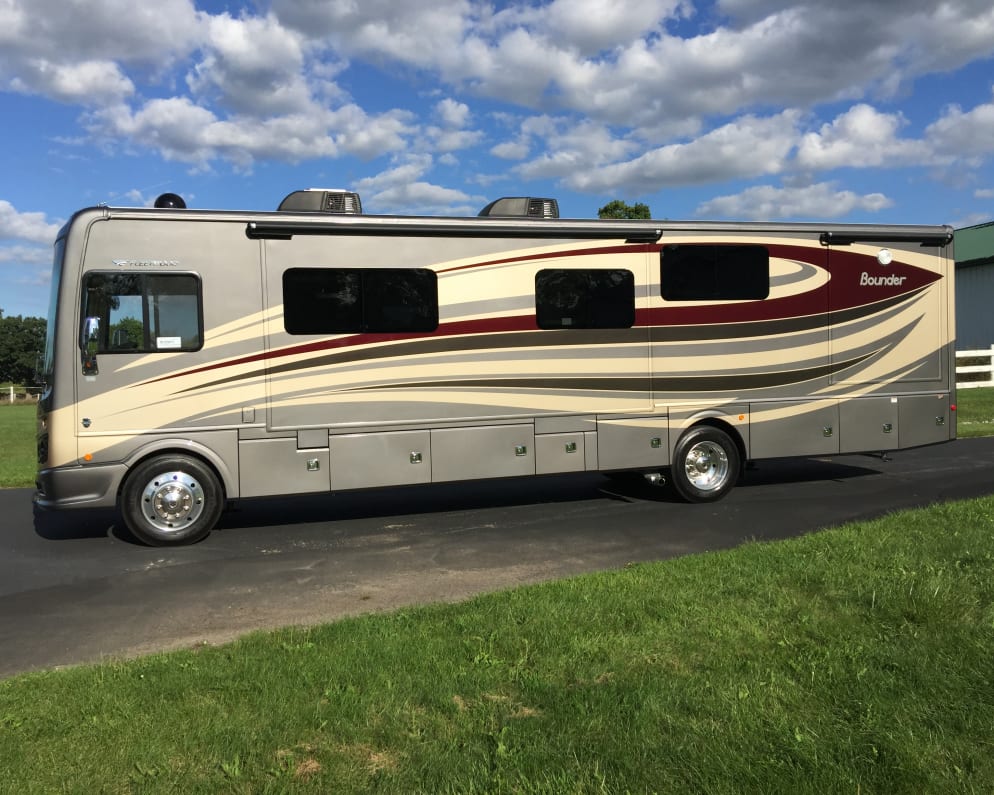 2017 Fleetwood Bounder