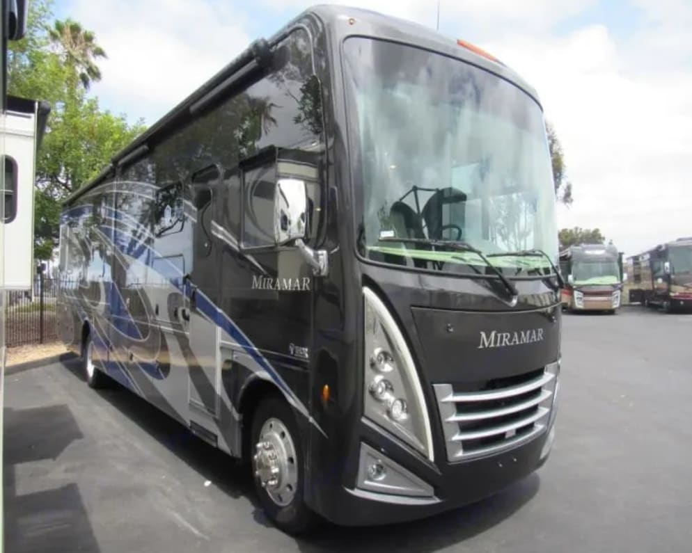 Beautiful Luxury Motorhome Bus