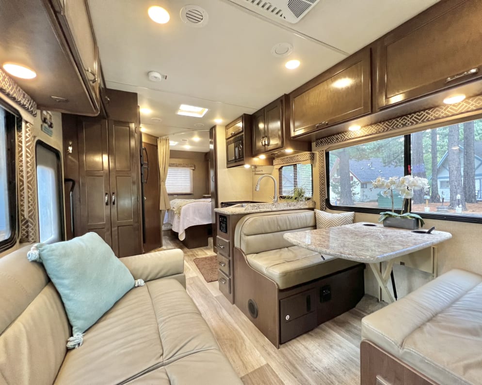 2018 Four Winds  by Thor for rent in 96150
