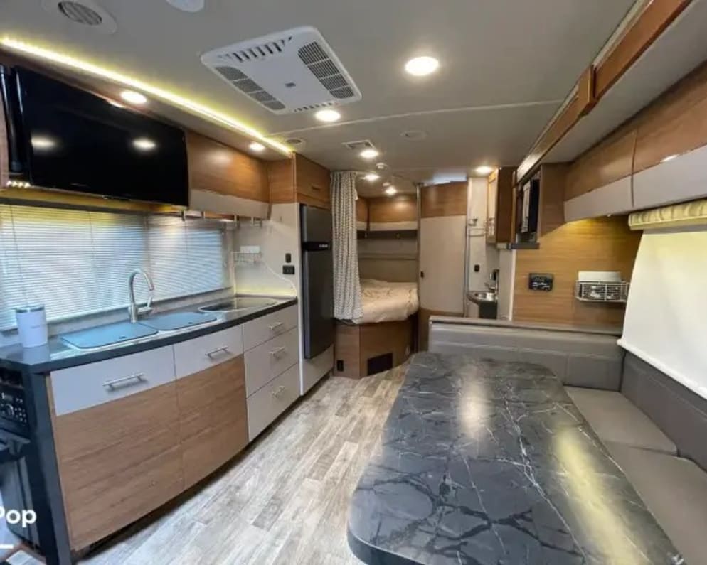 2017 Class C RV for Rent in Cross Plains, Tennessee