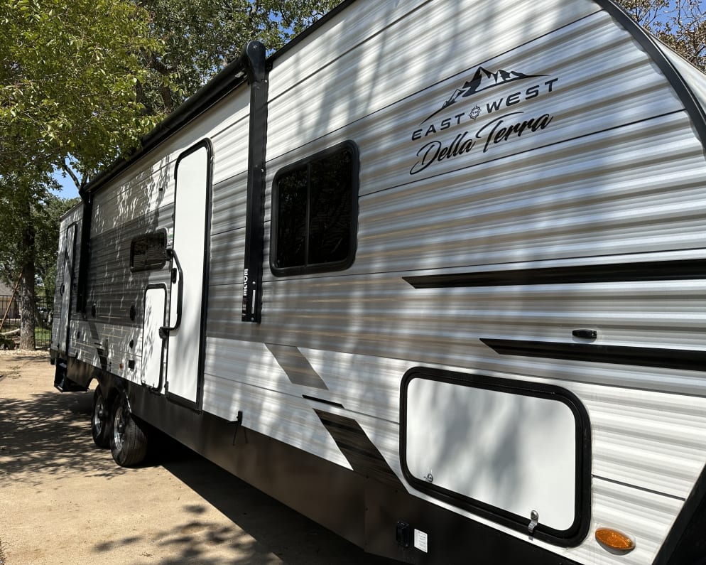2022 East to West Della Terra Travel Trailer for rent in China Spring TX