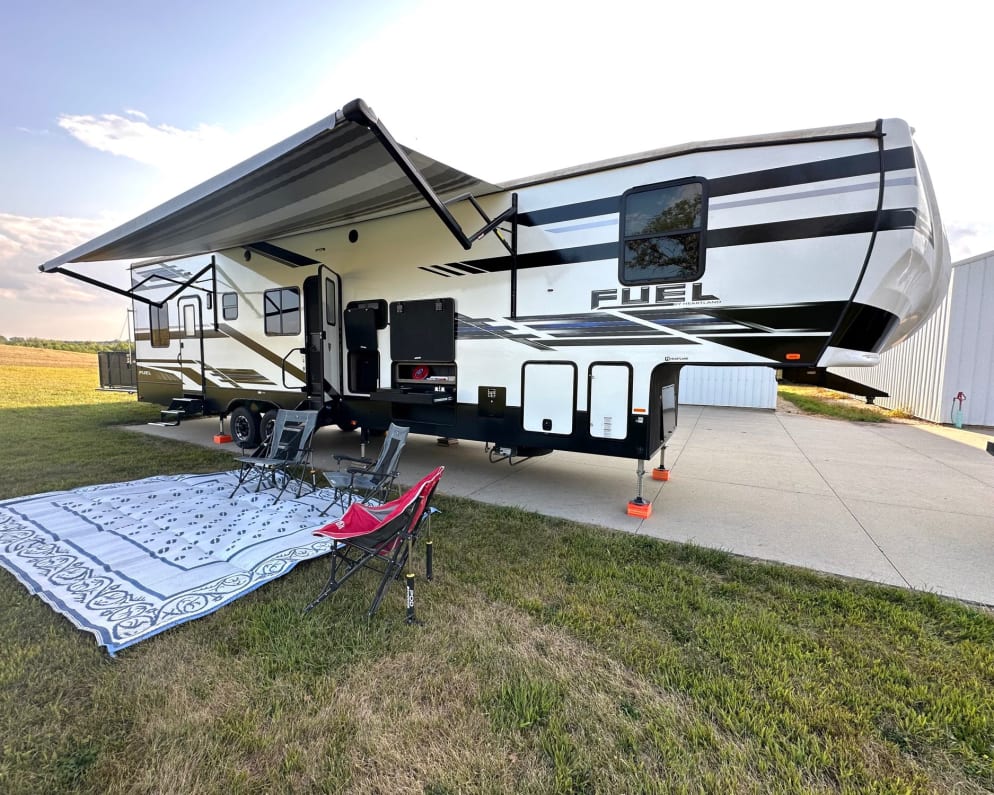 2021 Fifth Wheel RV for Rent in Adel, Iowa