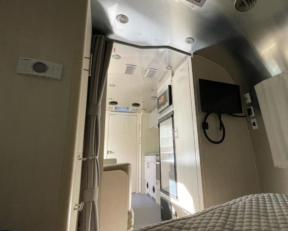 2021 Flying Cloud  by Airstream for rent in R3T 5B8